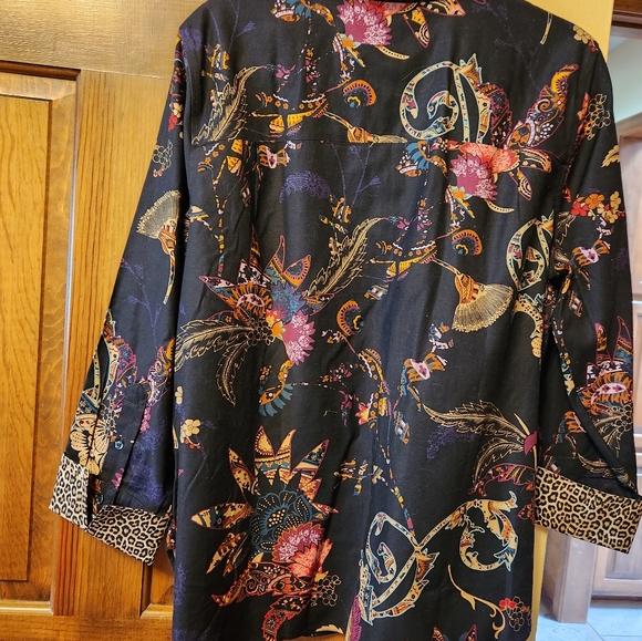 SOLD Chico's Black, Colorful No-iron Shirt With Leopard Cuffs/Front Placket NWOT - Picture 4 of 6